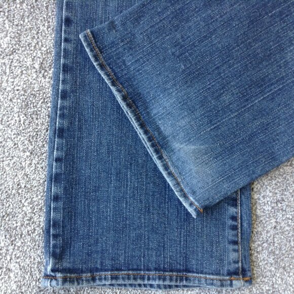 ⭐LUCKY BRAND BOOTCUT DENIM JEANS in Medium Wash, size 8/29⭐ - Picture 6 of 7